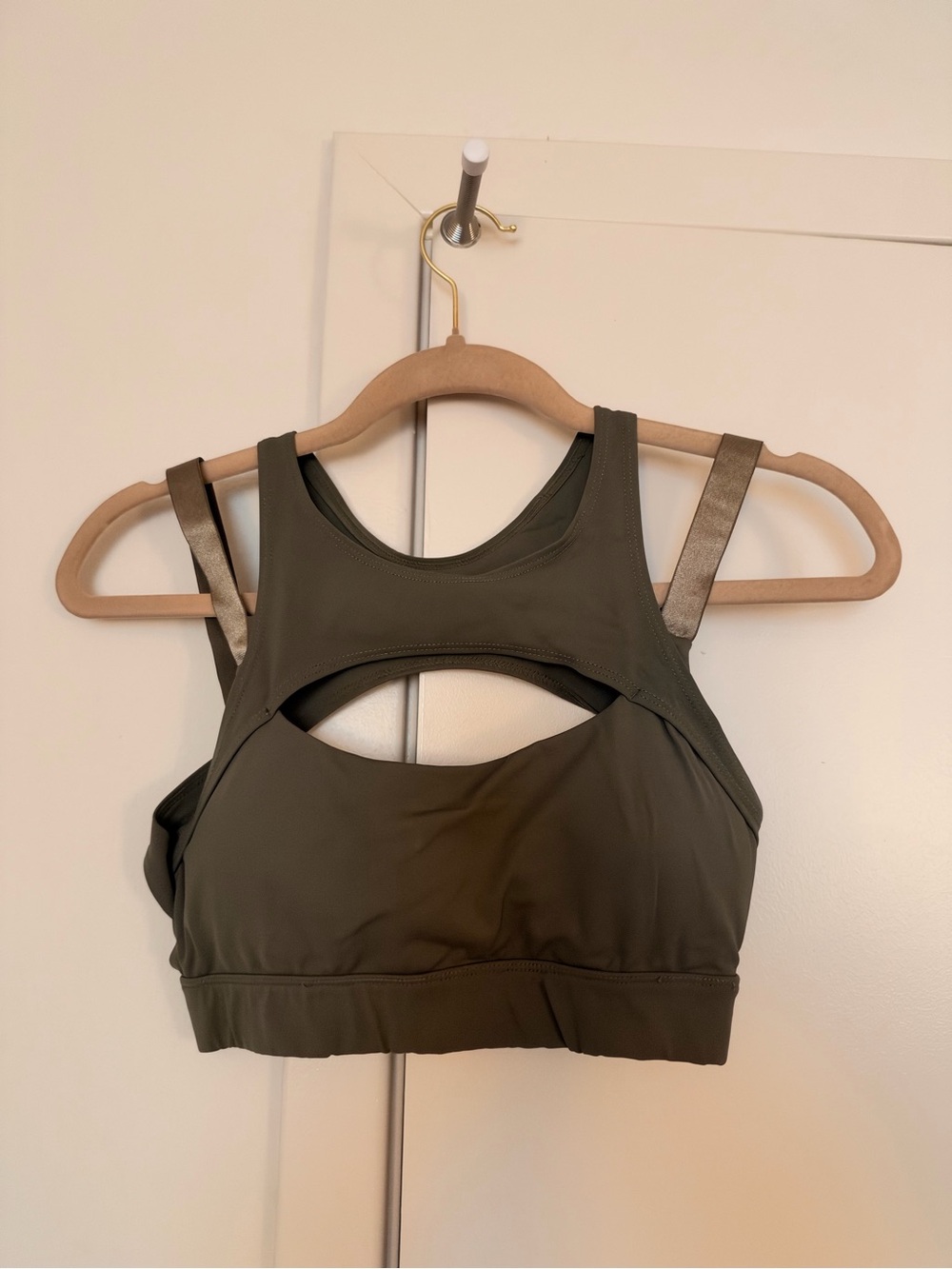 NVGTN Olive Cutout High-Neck Sports Bra